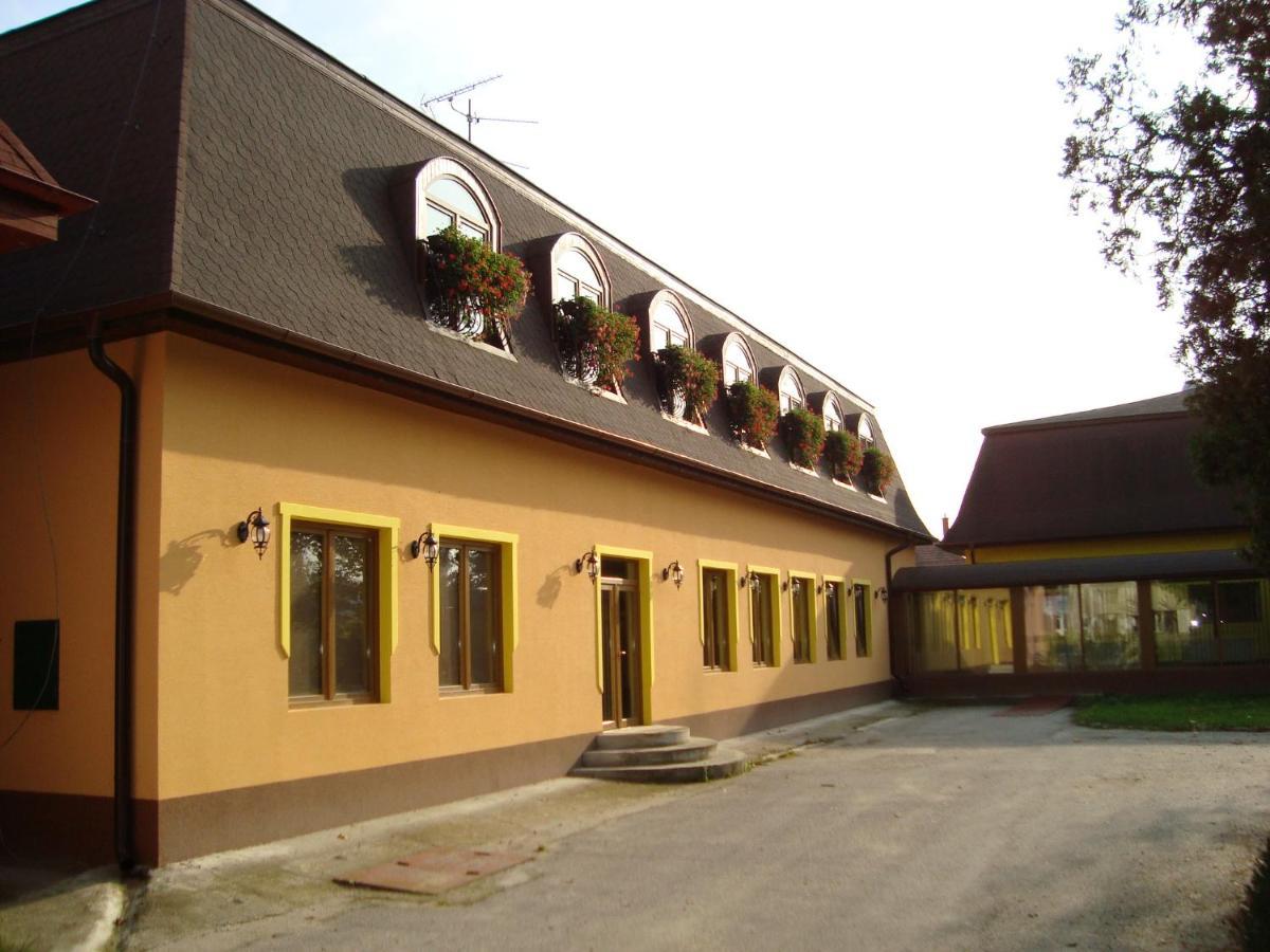 Hotel David Velke Bosany Luaran gambar